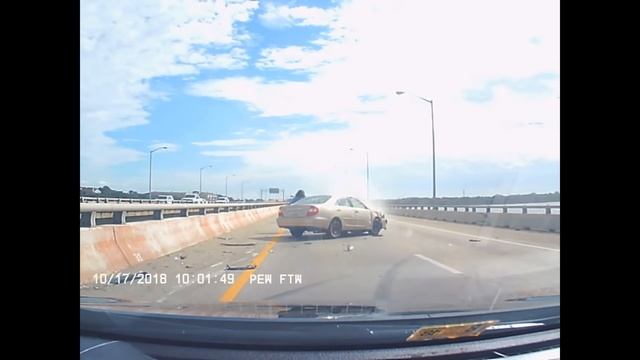 [USA] Toyota Camry cuts off cammer, major crash ensues (Norfolk, Virginia) [MIRROR] смотреть онлайн