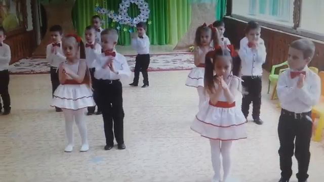 Танец "Где живут улыбки" на 8 марта смотреть онлайн