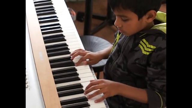 Pink Panther (short version) on Yamaha DGX620 Piano (played by 8 Year Old) смотреть онлайн