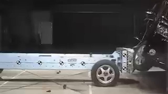 Crash Test 2007 / 2008 Toyota Voxy / Noah ( Side Test ) JN смотреть онлайн
