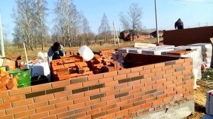 Дом из красного кирпича!