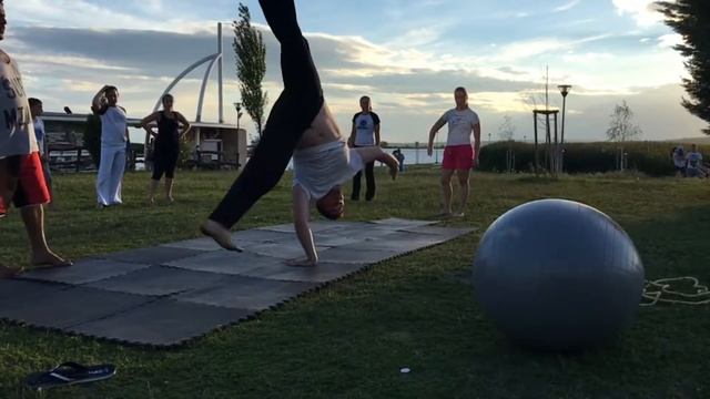 Akrobatika edzés - capoeira смотреть онлайн