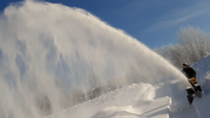 Увеличение скорости выброса снега , и другие переделки моего снегоуборщика .