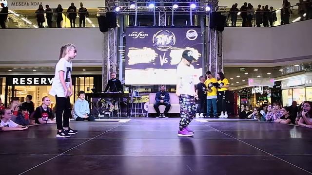HIP-HOP AERO BATTLE 2018. KIDS, 1/2 Песенко Вика VS Милешина Сабина смотреть онлайн