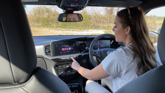 2021Vauxhall Mokka-E review - Huge improvements all around (interior/test drive/walk around) смотреть онлайн