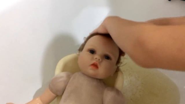 День с реборном.Купаю реборна Лили.ПРИВЕТЫ!!!! смотреть онлайн