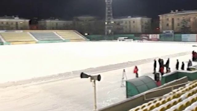 На стадионе "Металлург" открыли каток смотреть онлайн