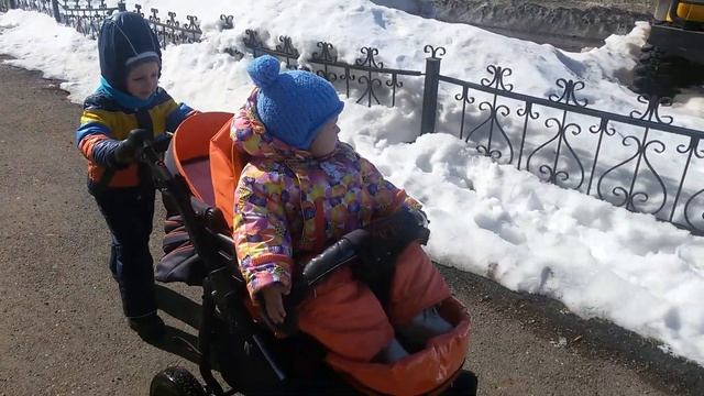 Рома катит Лизу смотреть онлайн
