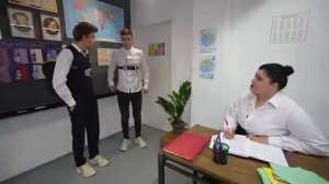 15 способов пронести телефон, в школу