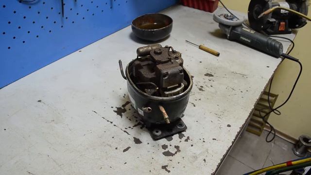 ТРЭШ, ЖЕСТЬ Распил компрессора от холодильника смотреть онлайн