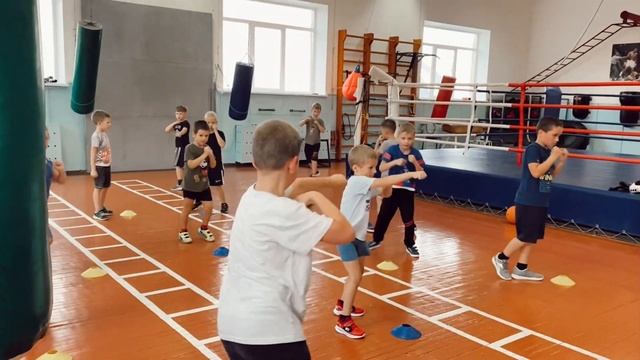 Бокс для детей в Великих Луках. Приглашаю на тренировки! смотреть онлайн