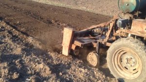 Мини трактор.Фреза из моста Москвича в работе.