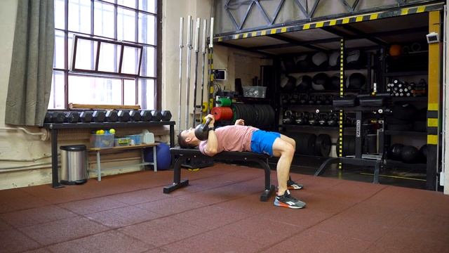 Жим гири лежа одной рукой смотреть онлайн