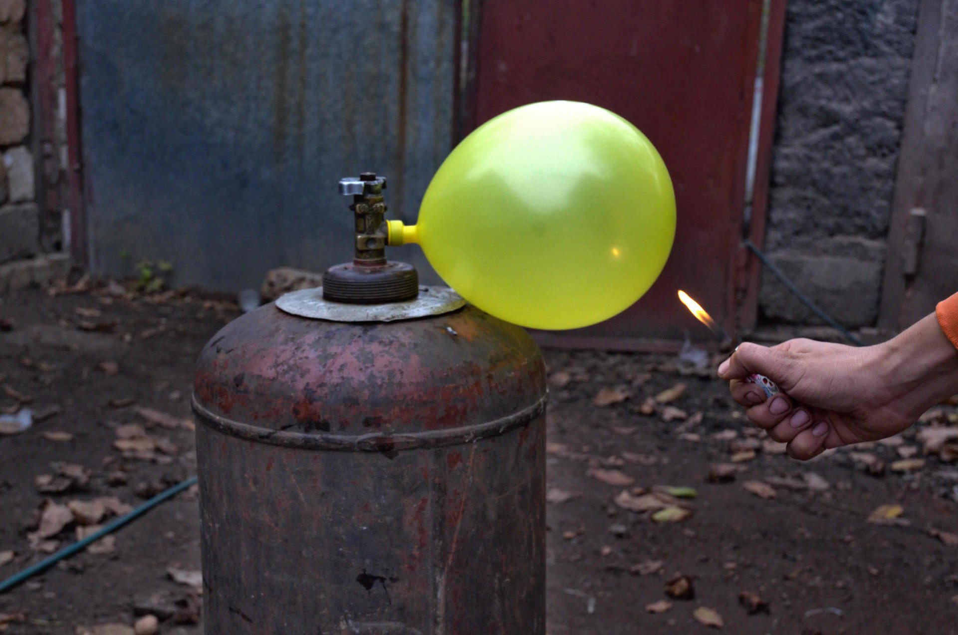 Эксперимент газ пропан Vs воздушный шар смотреть онлайн