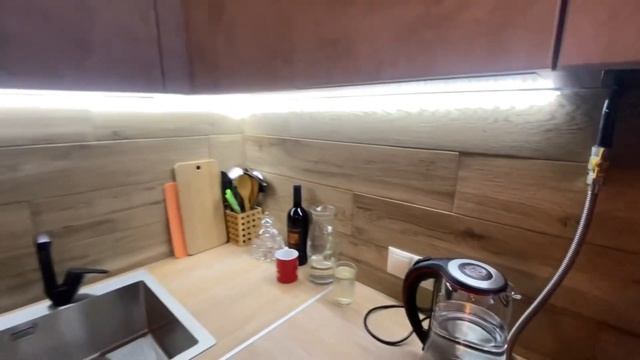 БЮДЖЕТНАЯ, НО СТИЛЬНАЯ КУХНЯ В ХРУЩЁВКЕ ПОД ЗАКАЗ. ДО И ПОСЛЕ. Стоимость Этой Кухни под Заказ смотреть онлайн