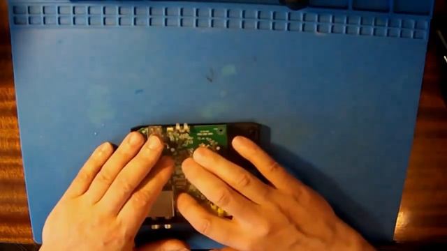 Интересный ремонт и диагностика цифровой приставки ДВБТ2 и блока питания от неё смотреть онлайн