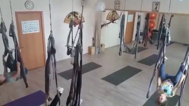 Йога в гамаках для детей смотреть онлайн
