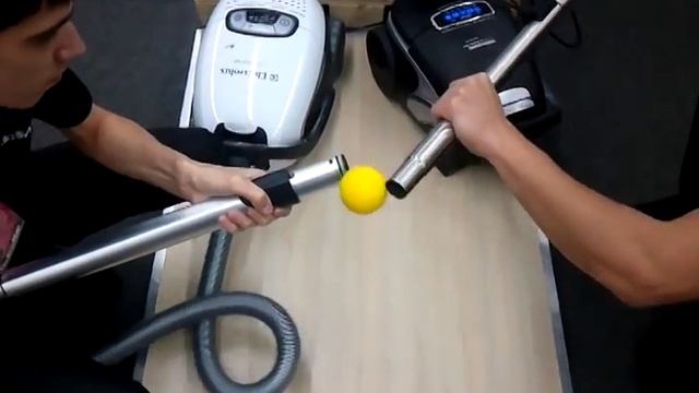 Redmond RV-312 (400аВт) vs Electrolux Z8810 (420аВт) Тест - 3 смотреть онлайн