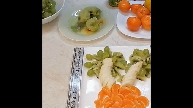 ФРУКТОВАЯ НАРЕЗКА. ЗАКУСКА НА СТОЛ - ПРОСТАЯ ПОДАЧА. ДЕТЯМ ТОЧНО ПОНРАВИТСЯ. смотреть онлайн