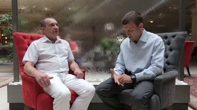 Мини- АЗС Андрей Онистрат "Бегущий банкир" смотреть онлайн