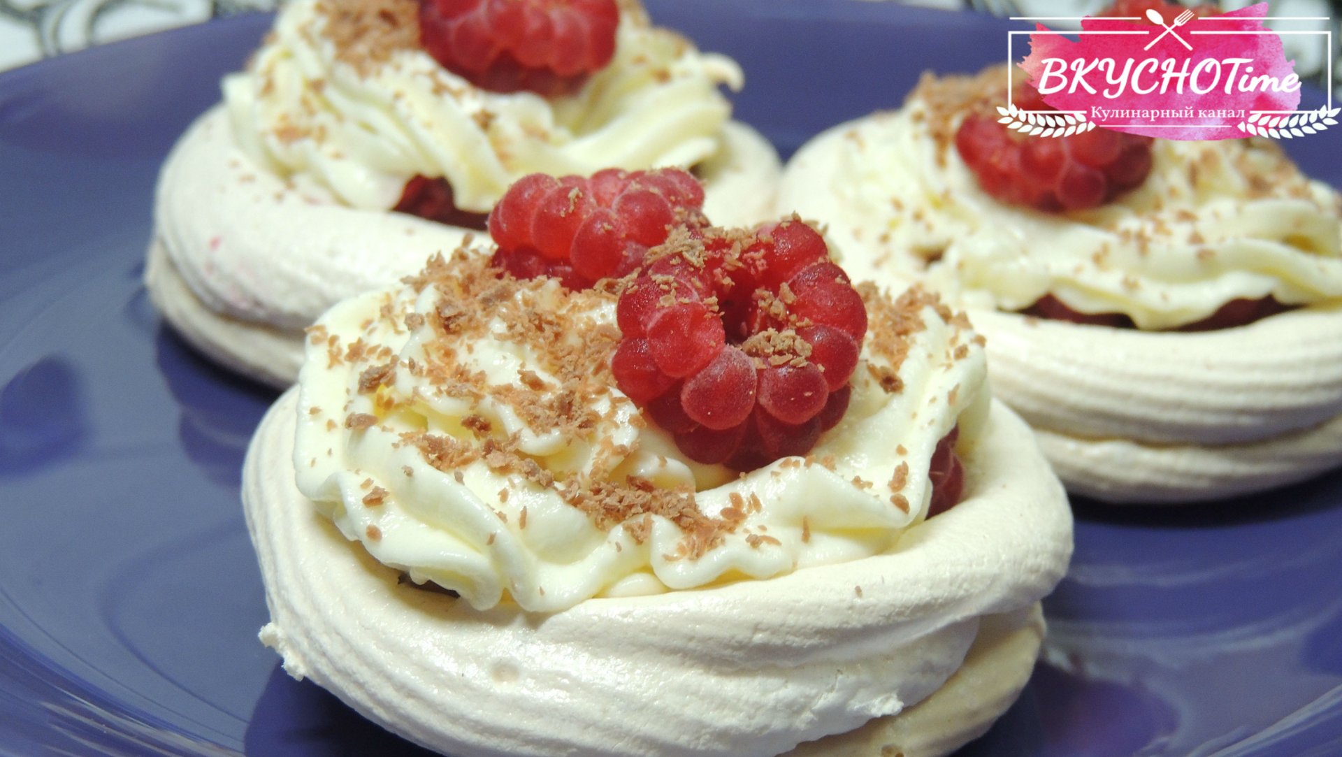 Пирожное «Анна Павлова». Воздушное безе с малиной, бананом и кремом-чиз