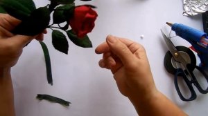 МК Как сделать веточку с бутонами розы для букета из фоамирана