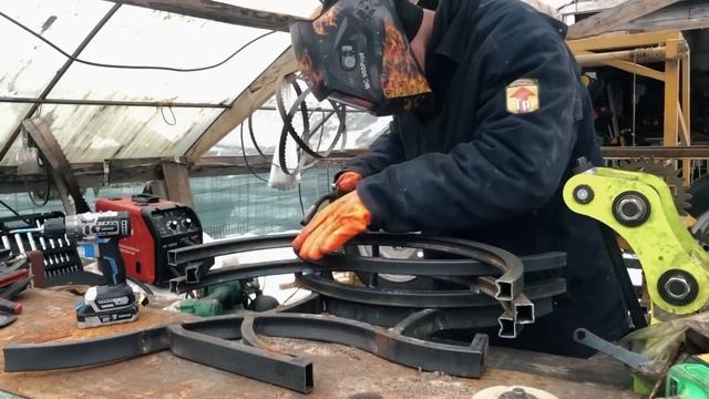 Идея для дачи и заработка с помощью трубогиба и трубы смотреть онлайн