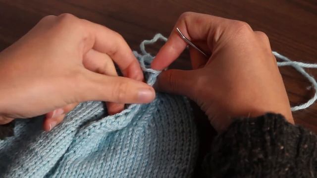 Learn to Knit Club: Learn to Knit a Hat, Part 12: Mattress Stitch смотреть онлайн