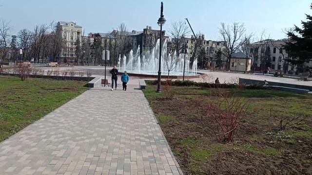 УЛИЦА АРТЕМА И ТЕАТРАЛЬНАЯ ПЛОЩАДЬ МАРИУПОЛЯ СЕГОДНЯ. НОВЫЙ ФОНТАН В МАРИУПОЛЕ смотреть онлайн