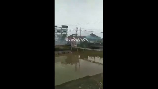 FULL VIDEO VIRAL TAWURAN DI PALEMBANG SATU MOBIL XENIA DITENGGELAMKAN