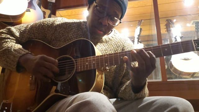 Gibson L-00 Standard versus L-00 Studio смотреть онлайн