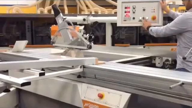 Как работает Форматно-раскроечный станок Casadei Macchine Xenia 40 смотреть онлайн