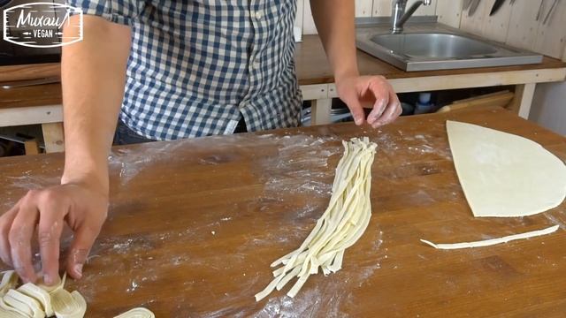 Паста из манной крупы своими руками без яиц в сливочном соусе | Pasta Handmade смотреть онлайн