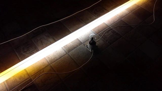 Перезапуск старой лампы дневного света ЛБ-125 от МЭЛЗ. Работа стартера СН-2 смотреть онлайн