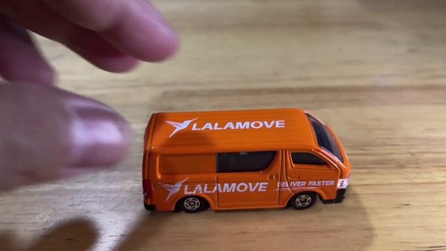 Unboxing! Asia Limited Tomica Lalamove Toyota HIACE смотреть онлайн