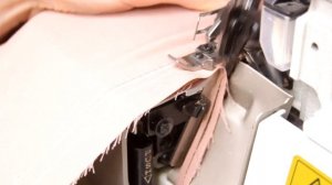 ПОШИВ БРЮК. Обработка бокового шва на оверлоке. Обметывание припусков.