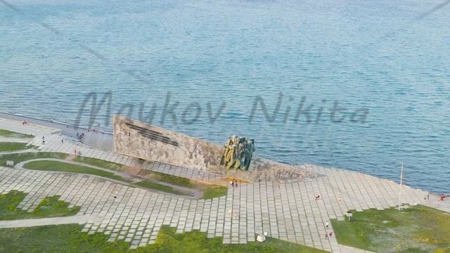 Dolly zoom. Novorossiysk, Russia. Memorial Malaya Zemlya (Little Land). Historical monument. Sunset смотреть онлайн