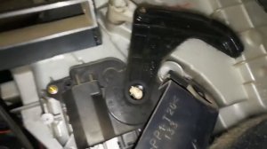 ремонт сервопривода заслонки смешивания потока воздуха на калдине, 241 кузов(5)
