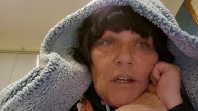 Закон подлости .Под балконом тонны добра ,а на улицу не выйдешь.Посследние новости из Австралии смотреть онлайн