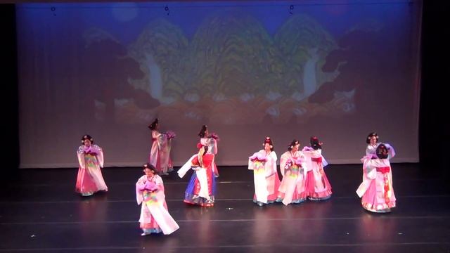 Peace Mission Korean Dance Group( 평화선교한국무용단)-Hwa Gwan Mu:Floral Coronet Dance смотреть онлайн