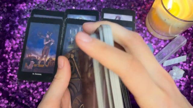 Почему он молчит... Что Обдумывает? На что Решится? Расклад таро смотреть онлайн