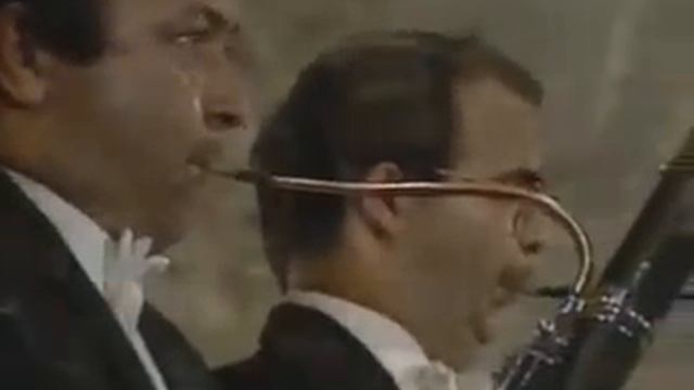 Mozart - Concerto Nº 3 Horn in E Flat Major [2/2] смотреть онлайн