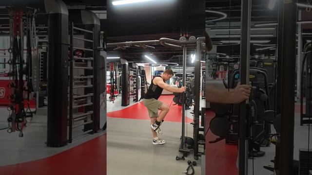 Отведение (разгибание) бедра назад, в кроссовере. смотреть онлайн