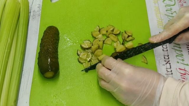 Американский САЛАТ! Сытный Диетический Салат из Сельдерея! С не обычным вкусом! смотреть онлайн