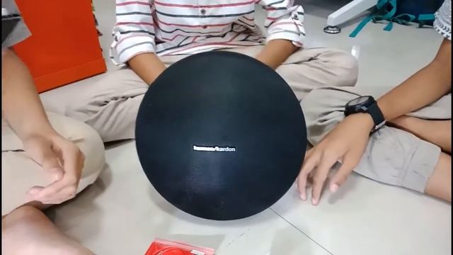 Unboxing Harman Kardon Onyx Studio 3 смотреть онлайн