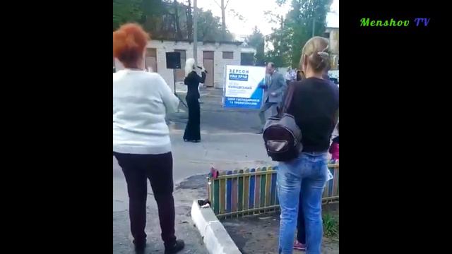 Кандидат на выборах танцевал перед избирателями, 51 год. Быстрый танец, Кияновский, "Наш край" смотреть онлайн