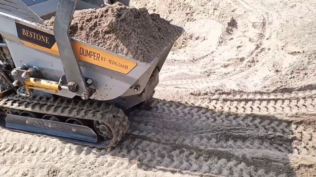 мини погрузчик BESTONE отсыпка и выравнивание участка. смотреть онлайн