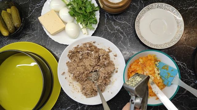 Родные салат с куриной печенью оценят!!! смотреть онлайн