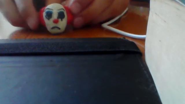 Слепил клоуна пеннивайза 1990 из пластилина смотреть онлайн