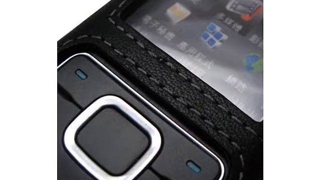 CarryMobile Leather Case for Nokia 6500 Classic - Flip Type смотреть онлайн